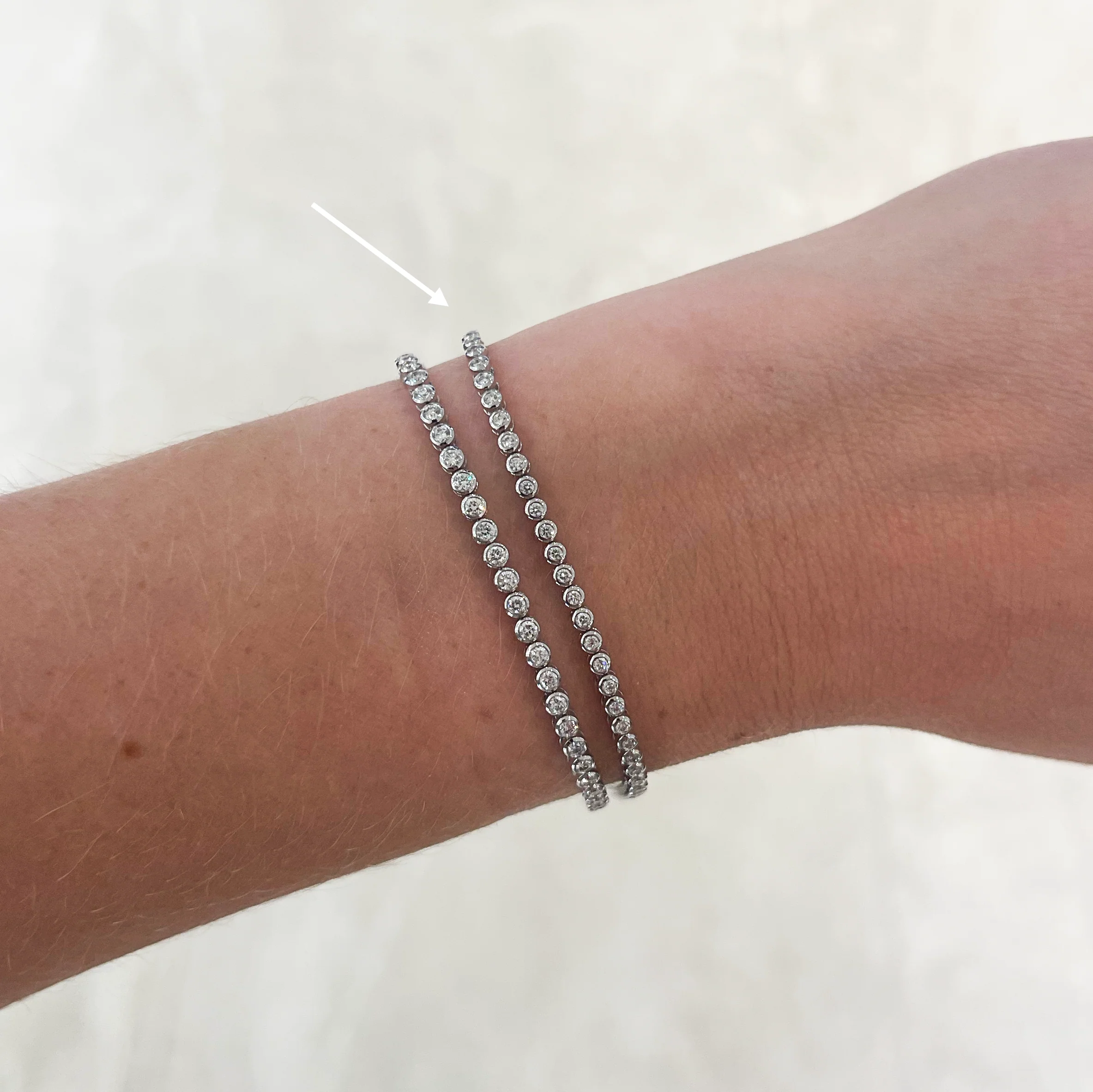 Memoire 18K White Gold Small Bezel Diamond Bracelet - Image 3