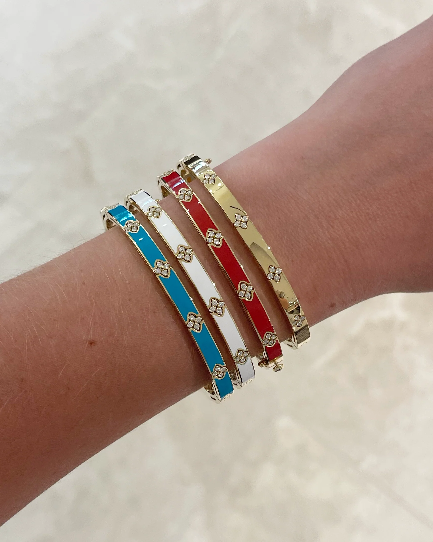 Roberto Coin 18k Yellow Gold Love In Verona Coral Enamel And Diamond Bangle - Image 2